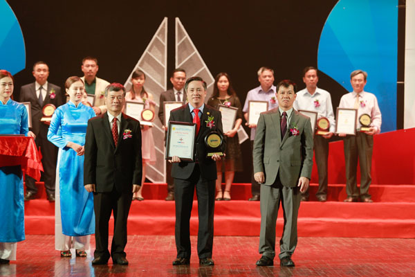 EVNNPS nhận chứng nhận Nhãn hiệu nổi tiếng nhãn hiệu cạnh tranh Việt Nam 2017